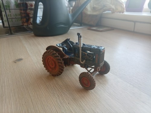 Lightly weathered fordson - lightly, 1/32